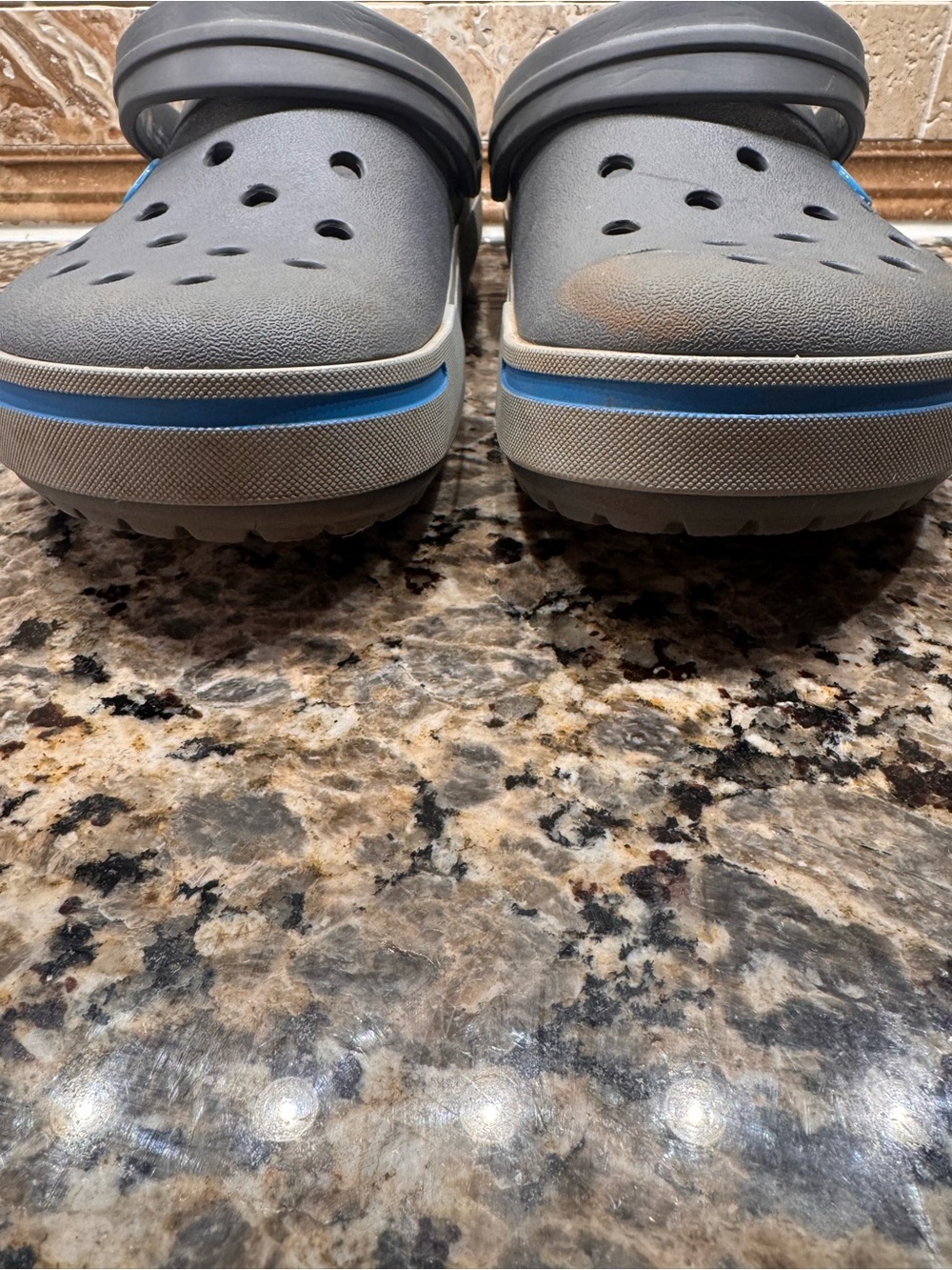 CROCS Men’s 8 Women’s 11 Gray Clogs with Blue Accent - Picture 7 of 7